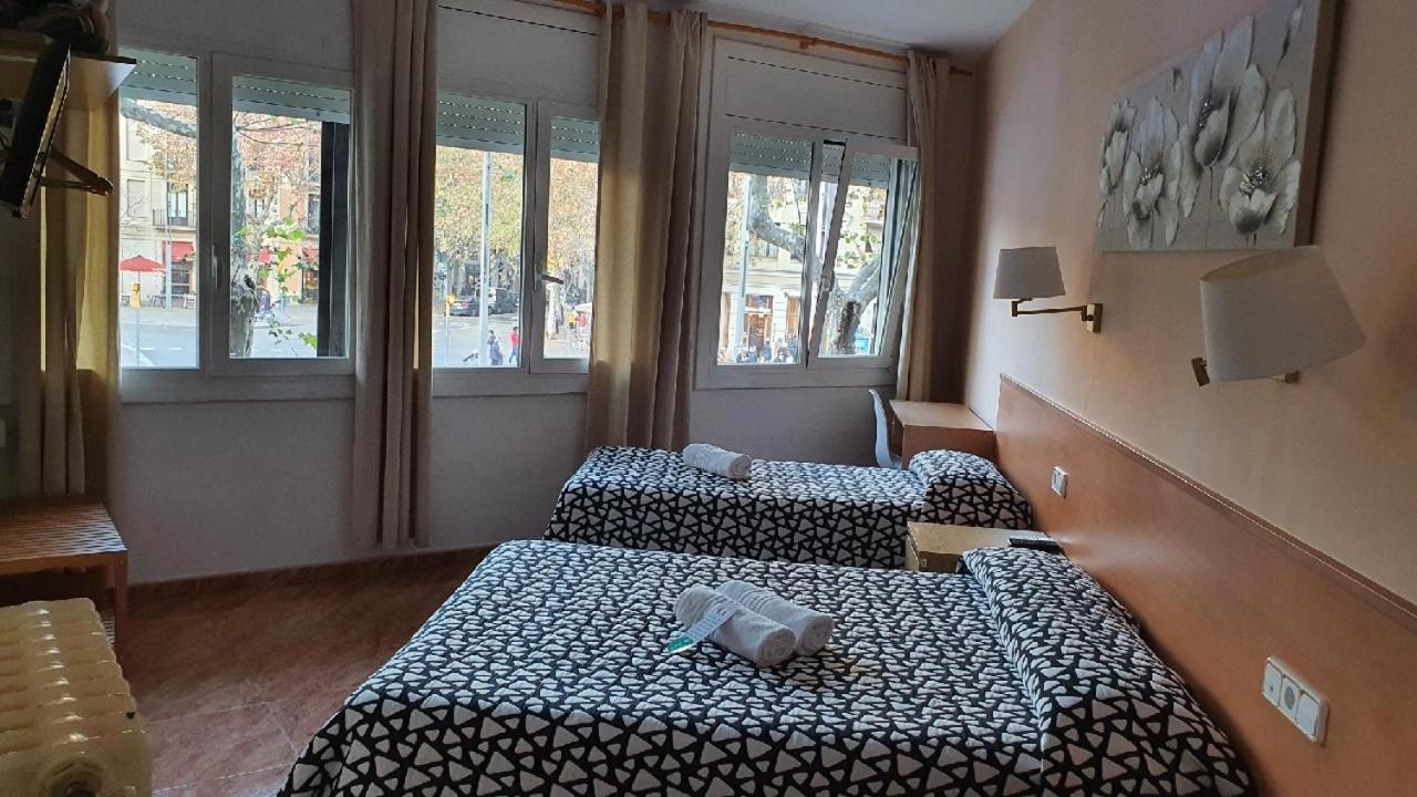 Hostal Rio De Castro Barcelona Exterior photo