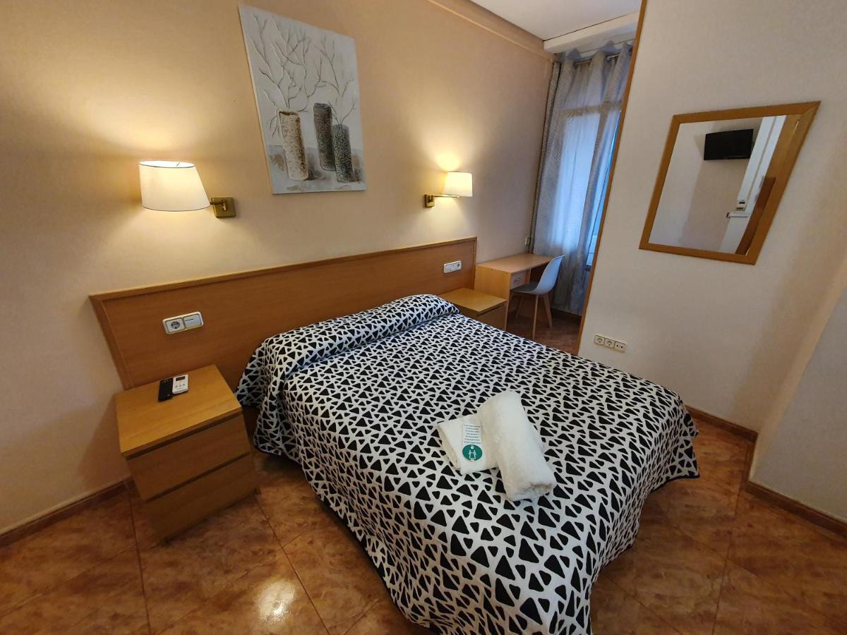 Hostal Rio De Castro Barcelona Exterior photo
