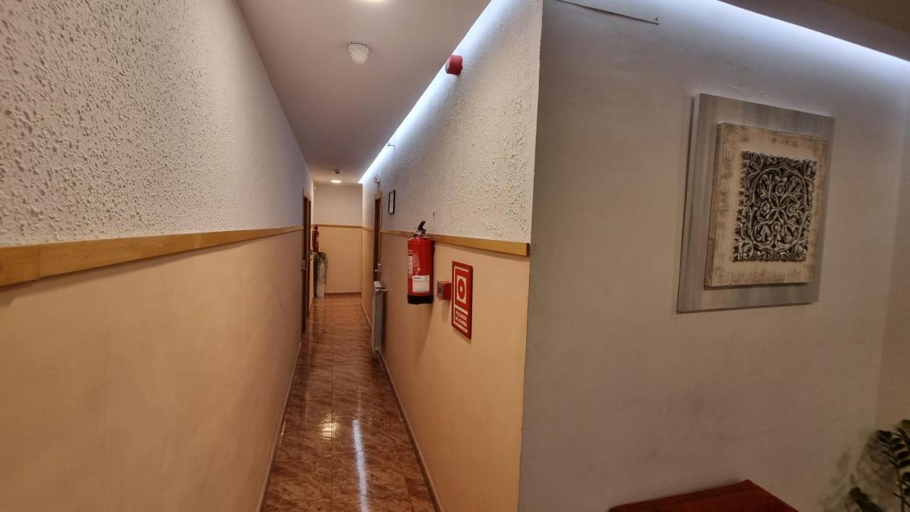 Hostal Rio De Castro Barcelona Exterior photo