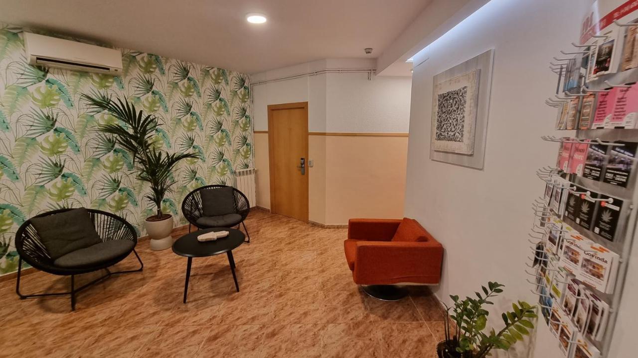 Hostal Rio De Castro Barcelona Exterior photo