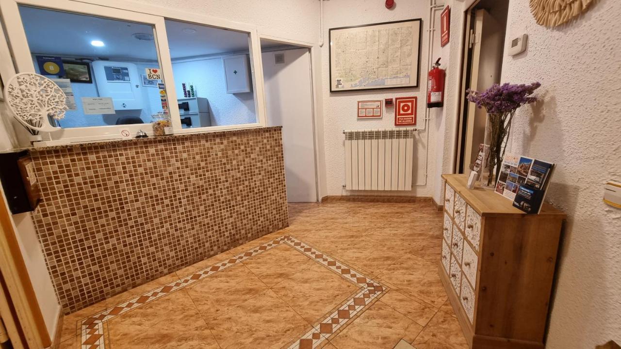 Hostal Rio De Castro Barcelona Exterior photo