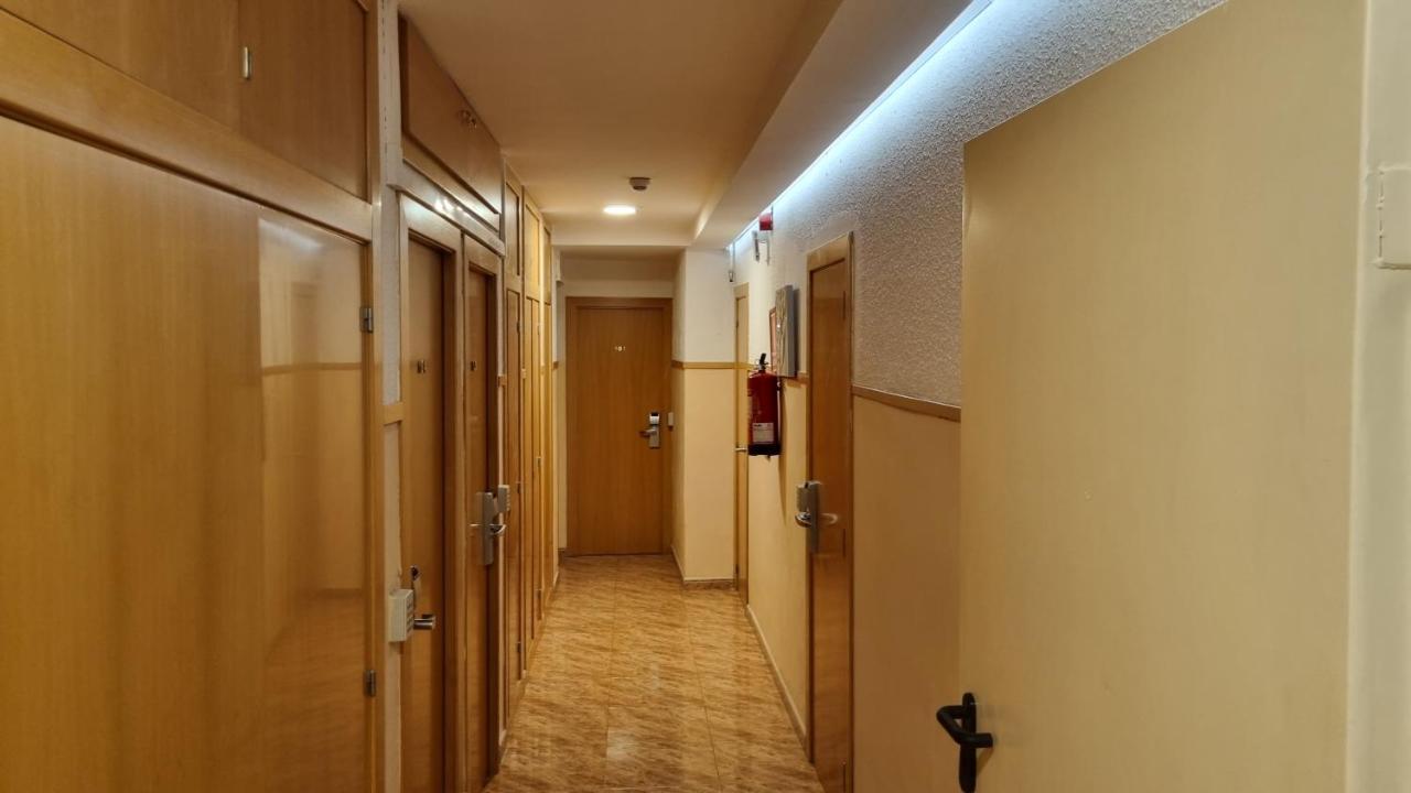 Hostal Rio De Castro Barcelona Exterior photo