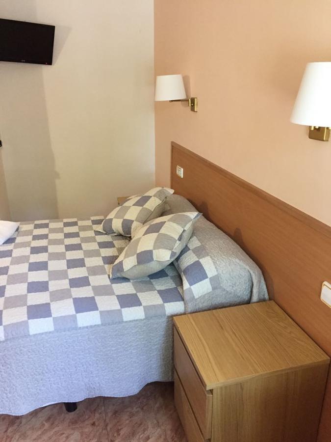 Hostal Rio De Castro Barcelona Exterior photo